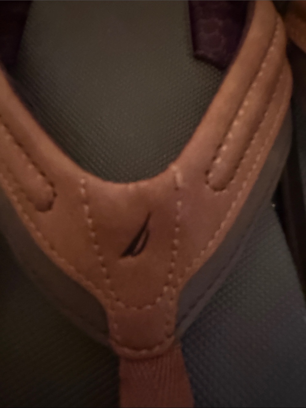 Nautica Brown Leather-Trim Men’s Flip Flops with Dark Footbed - Picture 3 of 5